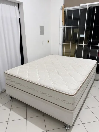 Cama box queen ótimo estado