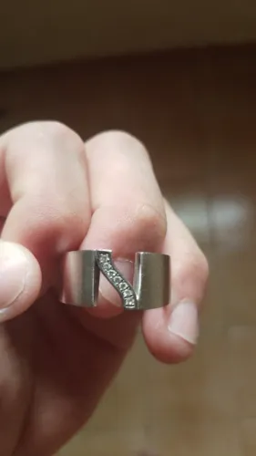 Vendo anel Hstern de aço inoxidável com pedras de diamantes