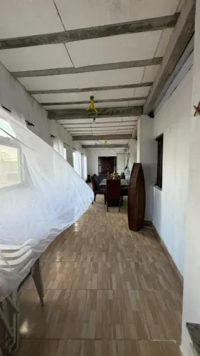 CASA EM GRAVATÁ POR TRÁS DAS BARRACAS DE FRUTA SENTIDO RECIFE