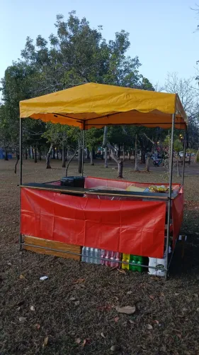 Vendo barraca, com balcão dobrável.