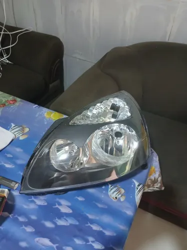 Vendo par de faróis máscara negra para Clio 2003 a 2012 .