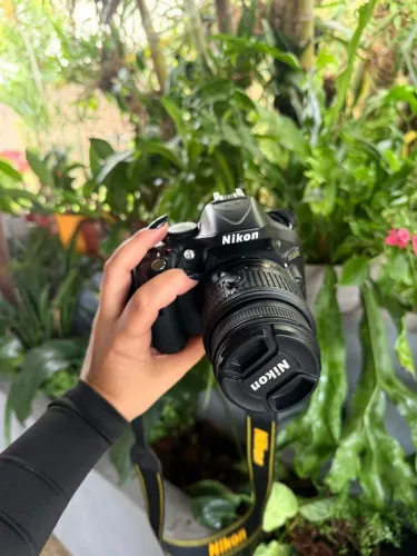 Nikon D5200 com lente 18-55mm VR