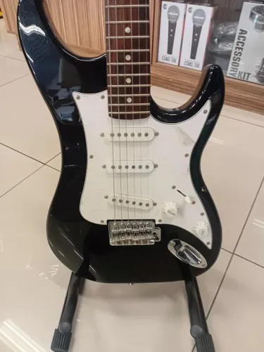 Guitarra washburn strato