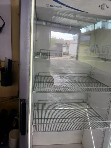 Vende-se Freezer