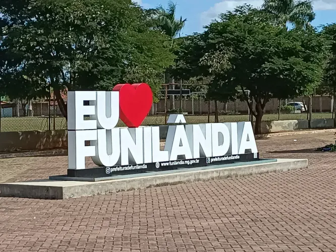 Vendo imovél em lote plano de 360 m² excelente localização na cidade de Funilândia MG.