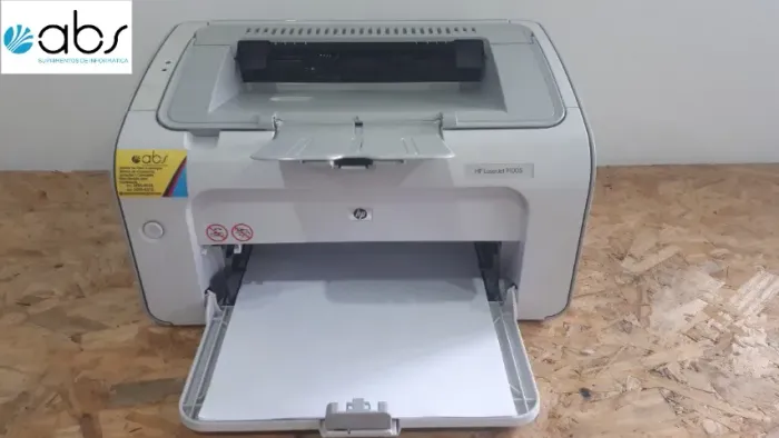 Impressora a laser HP P1005 em excelente estado com um toner novo e garantia 