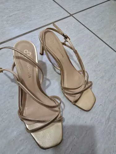 Sandália Capodarte Dourada Salto Fino Tiras Finas Tamanho 37