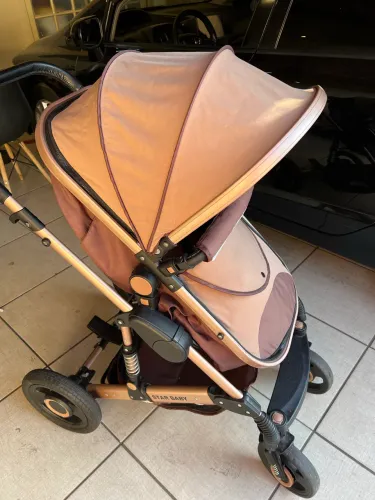 Carrinho de bebê Europeu com Bebe conforto