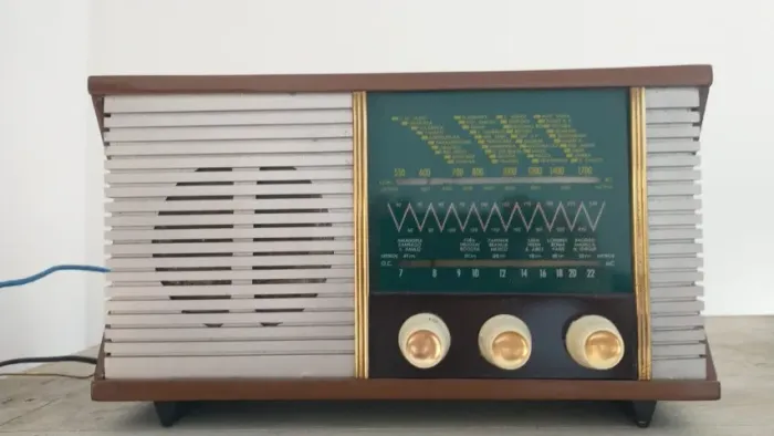 Rádio Valvulado AM/OC