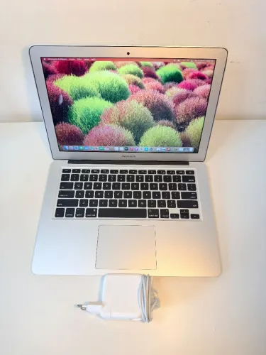 Apple MacBook Air 2017 A1466 13" Core i5 1.8GHz 8GB RAM 128GB SSD