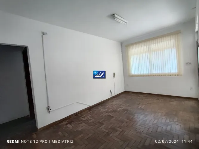 CASA SEM GARAGEM NA RUA CAMILO PRATES