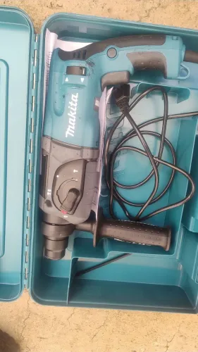 Furadeira de impacto e martelete Makita 220V