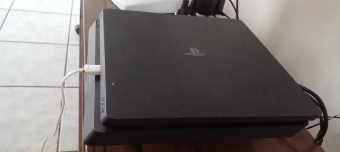 Ps4 com esses jogos ja instalados e com 1 terá de memória nunca aberto