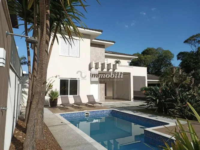 Casa à venda em Carapicuíba, Granja Viana, com 4 suítes, com 340 m², Golf Village