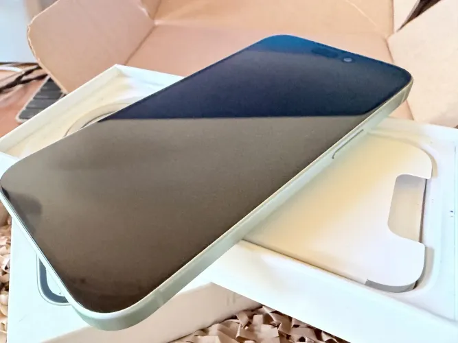 iPhone 15 128GB