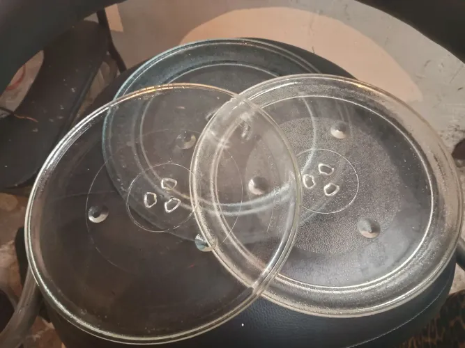 Pratos de microondas,, três