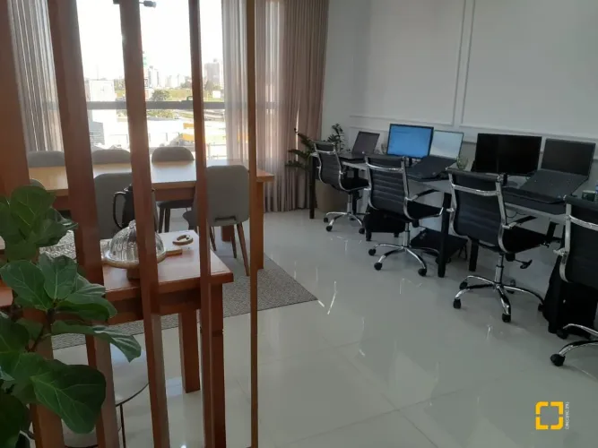 Sala comercial no Condomínio Empresarial Itaguaçu Trade Center, em Barreiros, São José. SC