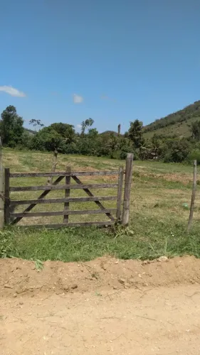 Vendo Área de 1714 m2 na Rua Carlos Ferreira 660 no Bairro Chácaras Pinhão em Tanguá.