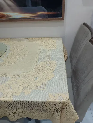 Vendo está linda mesa com 6 cadeiras