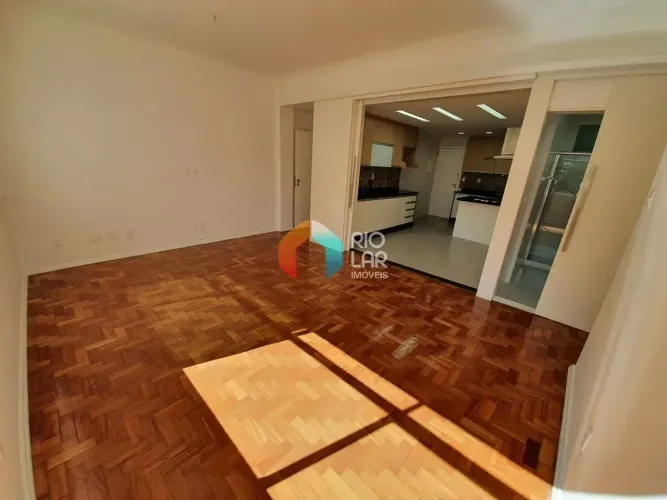 Apartamento à Venda no Leblon, 2 Quartos (1 suíte), Vaga na Escritura, Rio de Janeiro, RJ.