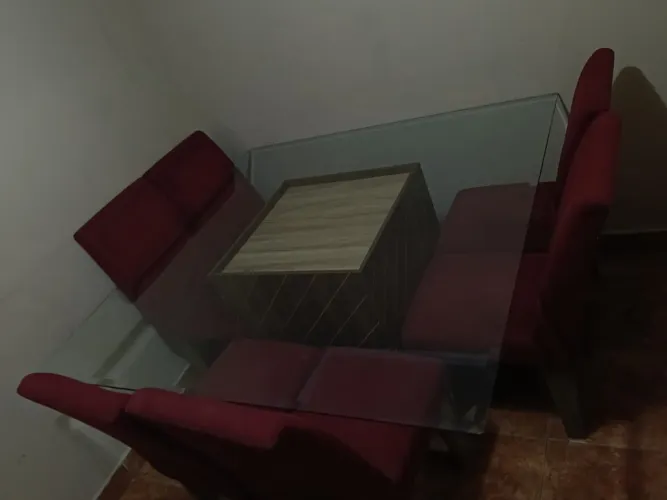 Vende se mesa e cadeiras 500 a vista ou em 2x de 300 no cartão 