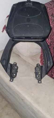 Suporte ou baú Givi 35l fazer 15