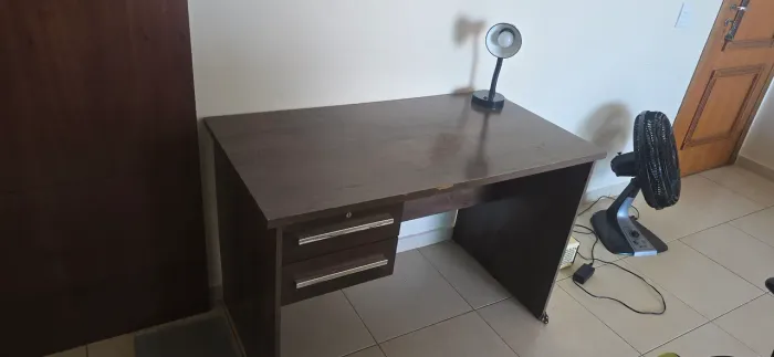 Mesa para estudo usada em bom estado