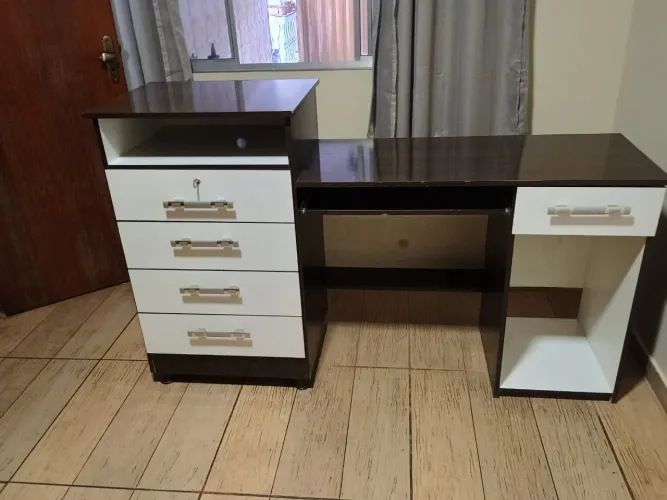 Escrivaninha / Cômoda