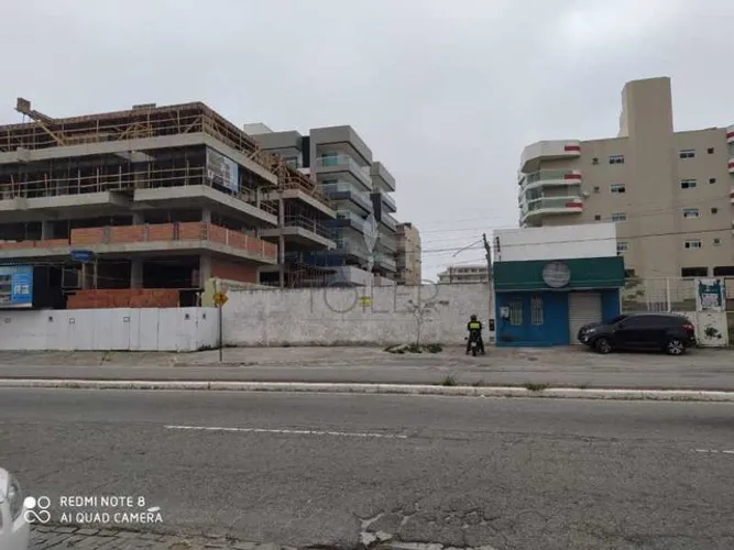 Terreno na Av. Teixeira e Souza