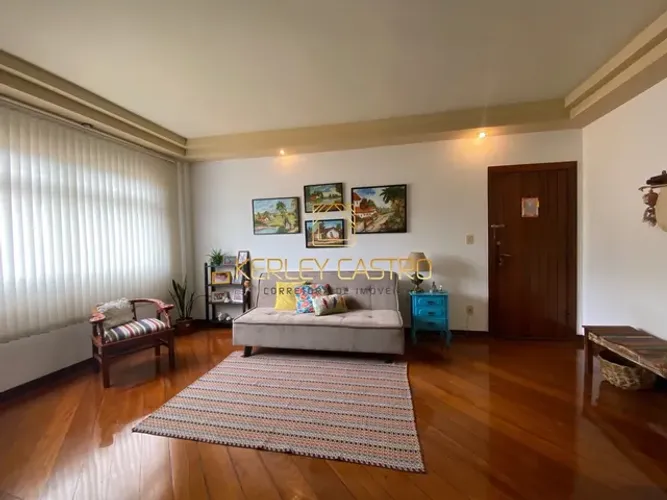 Vendo apartamento amplo e com elevador, no Jardim Cambuí em Sete Lagoas-Mg.