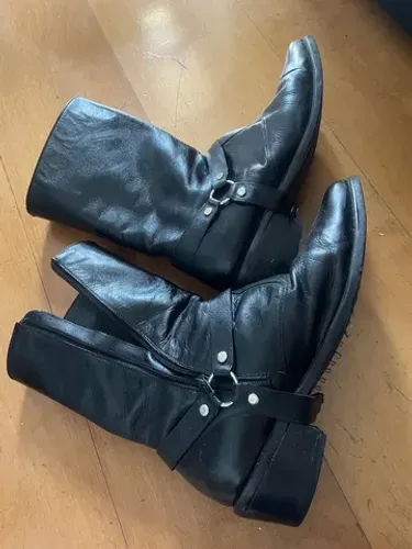 Bota de couro salto carrapeta feita a mão