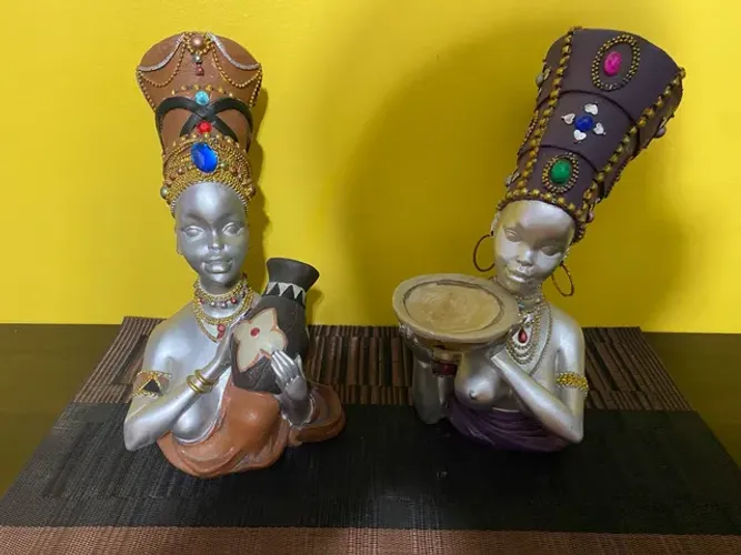 AFRICANAS ESTATUAS