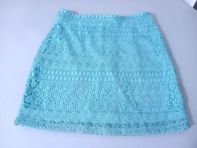 Linda saia Veste 38 nova sem uso ótima qualidade....