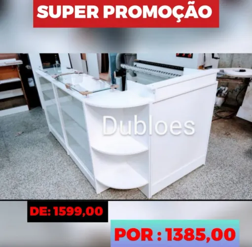 Balcão vitrine c tampo de vidro e balcão caixa em L 