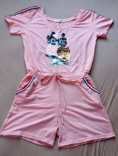 Macacão feminino cor de rosa com coruja