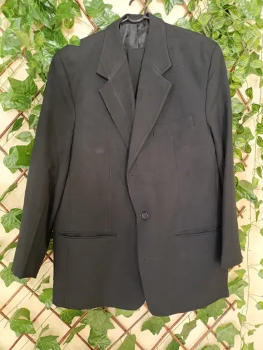 Baixou o valor!!! Lindo terno completo na cor preta tamanho 52