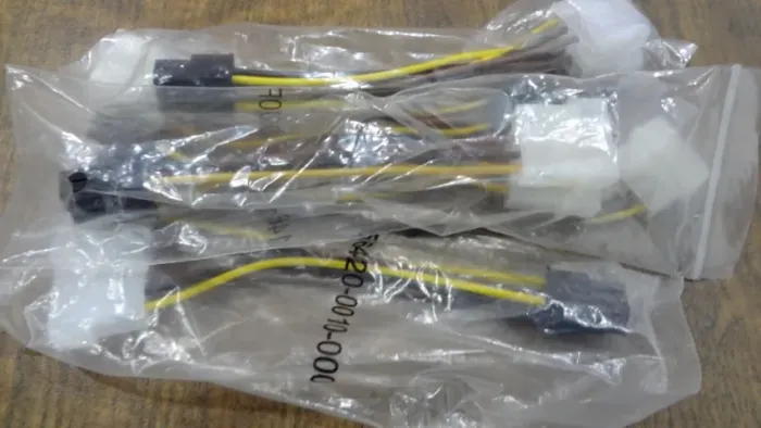 Conversor Duplo Molex para 6Pinos PCIex