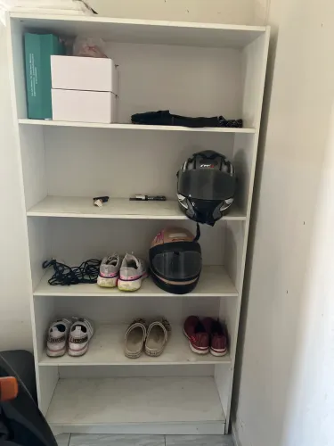 Multiuso com 4 prateleiras 