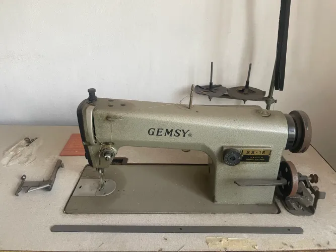 3maquinas de costura industrial