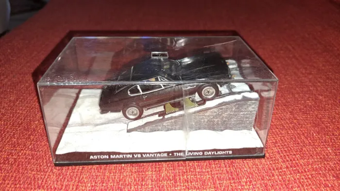 Miniatura aston martin V8 vintage