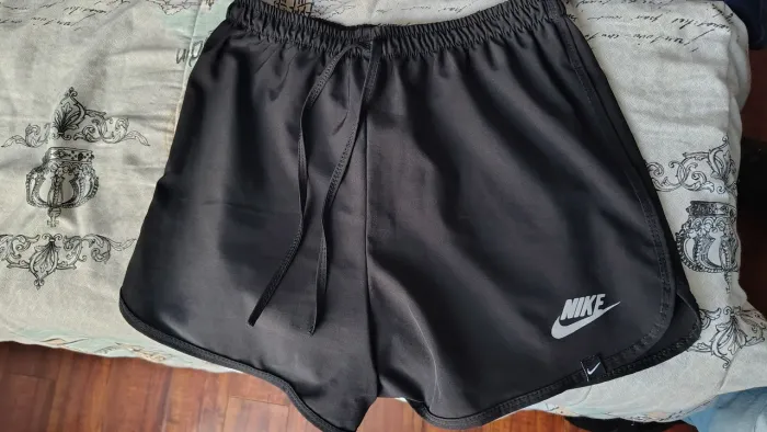 Short esportivo nike Feminino G ( não possui bolsos )