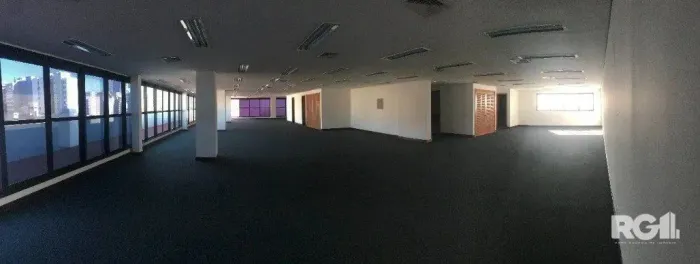 Sala comercial espaçosa, com uma vista deslumbrante para o Guaíba