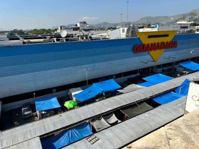 Sala comercial no calçadão de Bangu