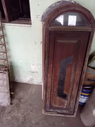 Janela senteira de madeira massaranduba