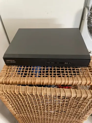 Hikvision 4 canais 
