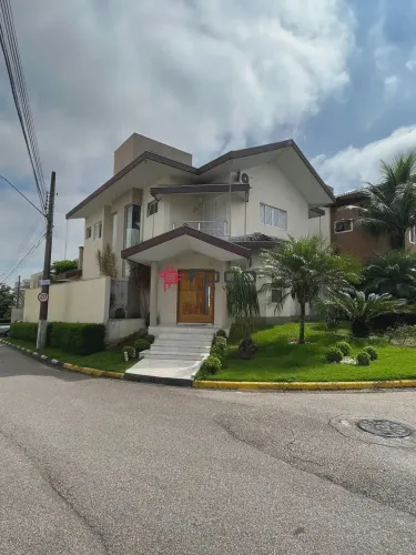 Sobrado - Condomínio Vila Branca- 3 suítes - 240m² - Jacareí/SP