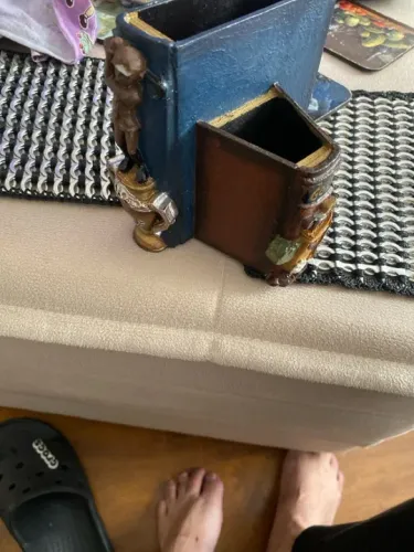 Porta-canetas e porta-trecos em forma de livro