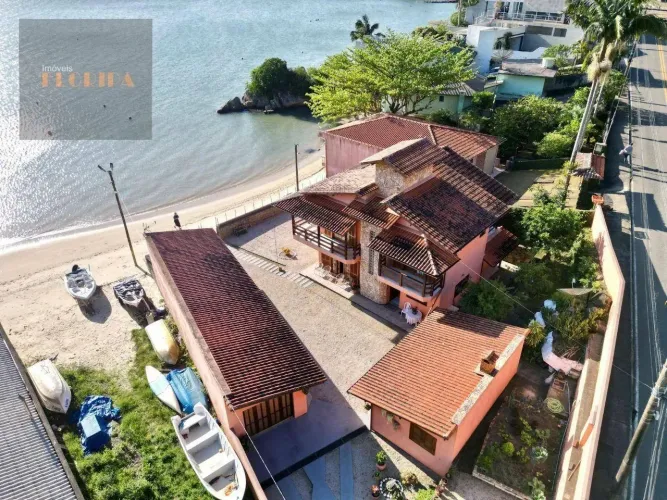 Magnífica propriedade pé na areia em Florianópolis