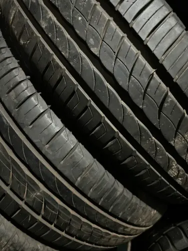 Pneu 185/65/15 Pirelli P 1 95 % vida útil.