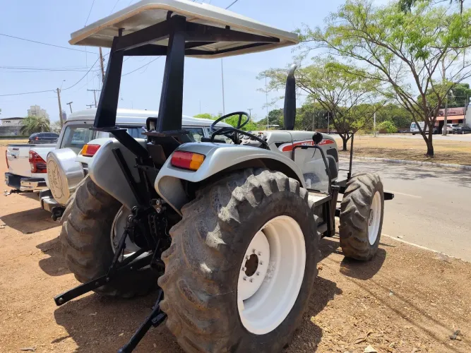 Trator 4x4 Agrale 5075-4  
